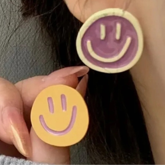 Women's Girls Fun Smiley Face Stud Earrings Y2K Asymmetrical - Picture 2 of 5